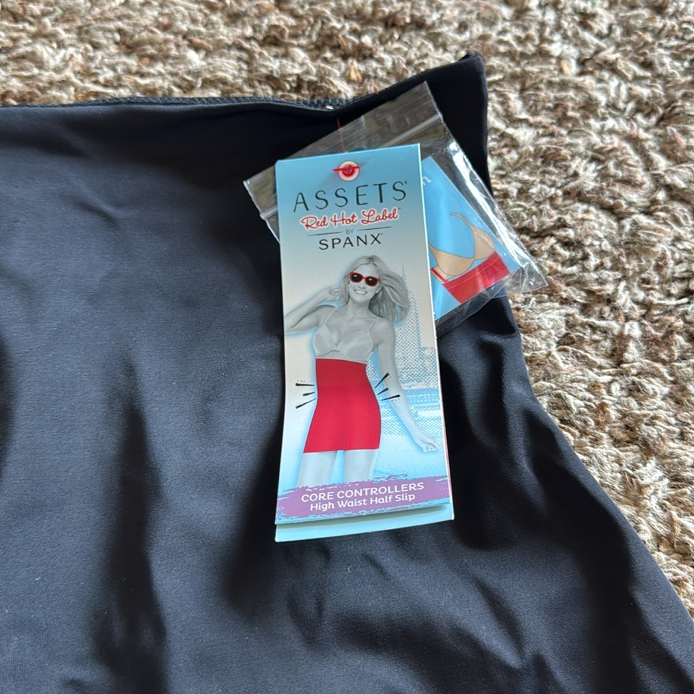NEW SPANX Black High-Waist Half Slip - Picture 2 of 5